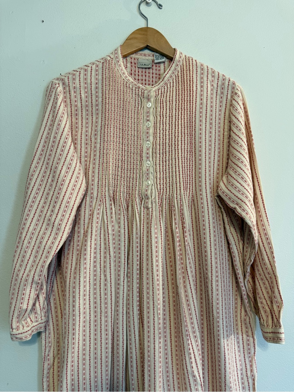 L.L. Bean Pintuck Dobby Nightgown Womens L Cream Red Granny Cottagecore Prairie - Picture 3 of 8